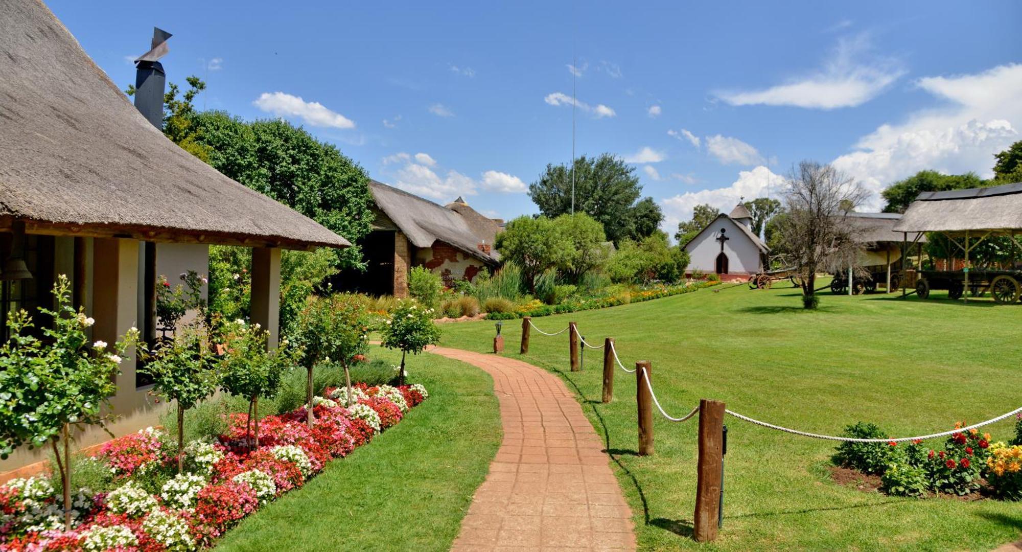 African Hills Safari Lodge & Spa Magaliesburg Exteriör bild