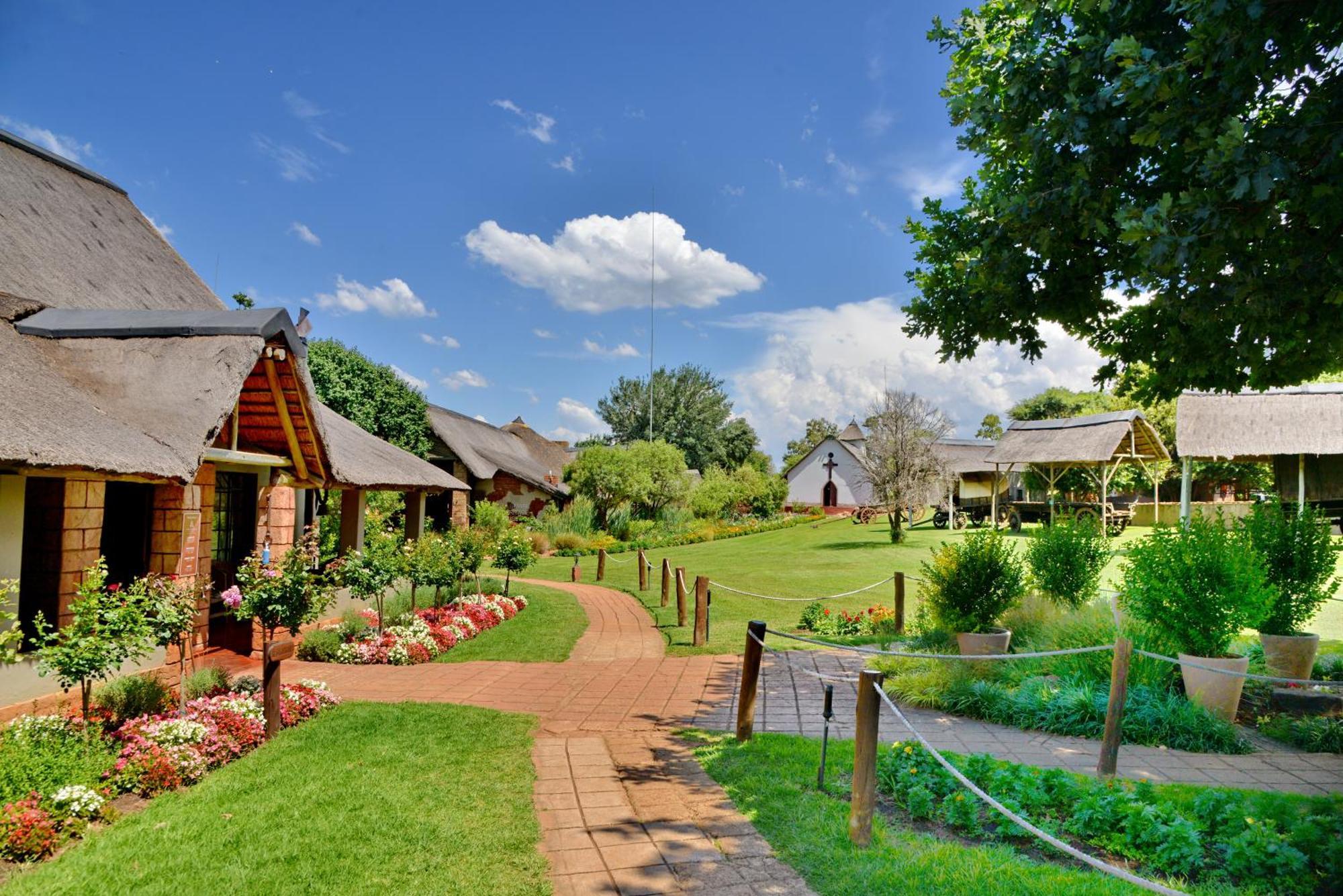 African Hills Safari Lodge & Spa Magaliesburg Exteriör bild