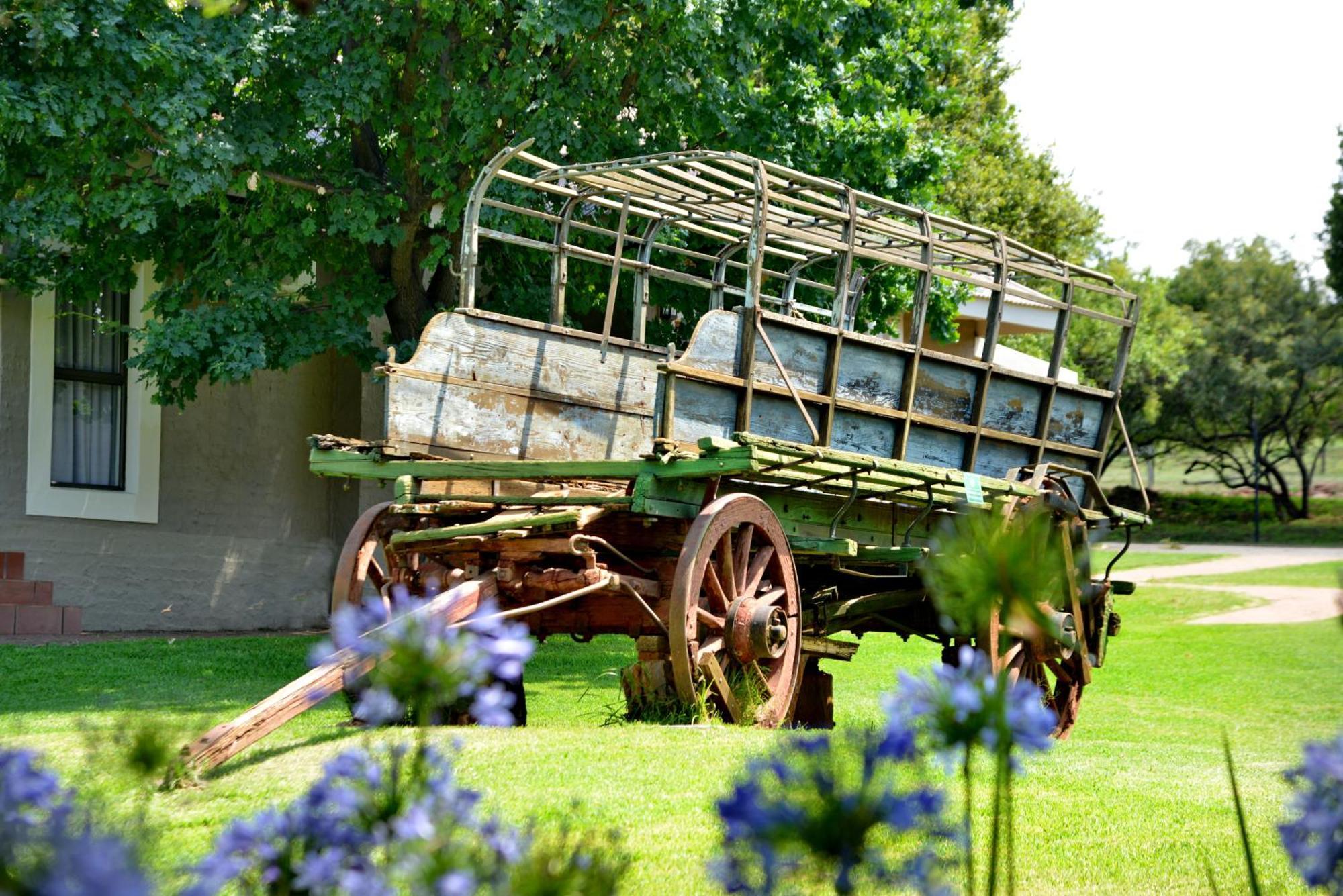 African Hills Safari Lodge & Spa Magaliesburg Exteriör bild