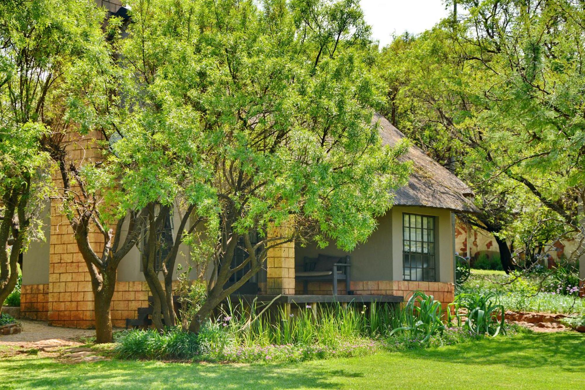 African Hills Safari Lodge & Spa Magaliesburg Exteriör bild